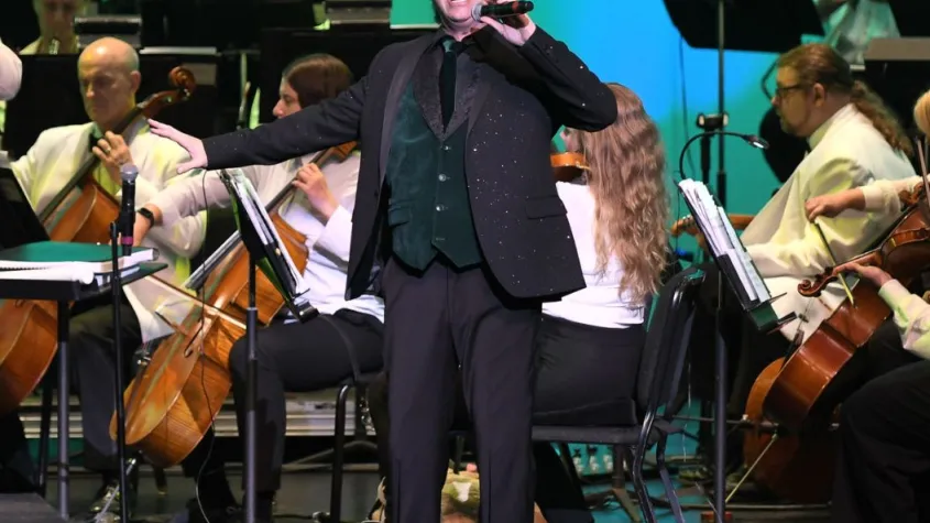 Mark Sanders performing with Gulf Coast Symphony at Barbara B. Mann PAH.