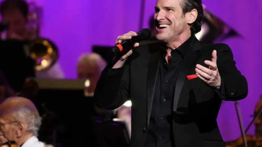 Hugh Panaro performing with Gulf Coast Symphony at Barbara B. Mann PAH.
