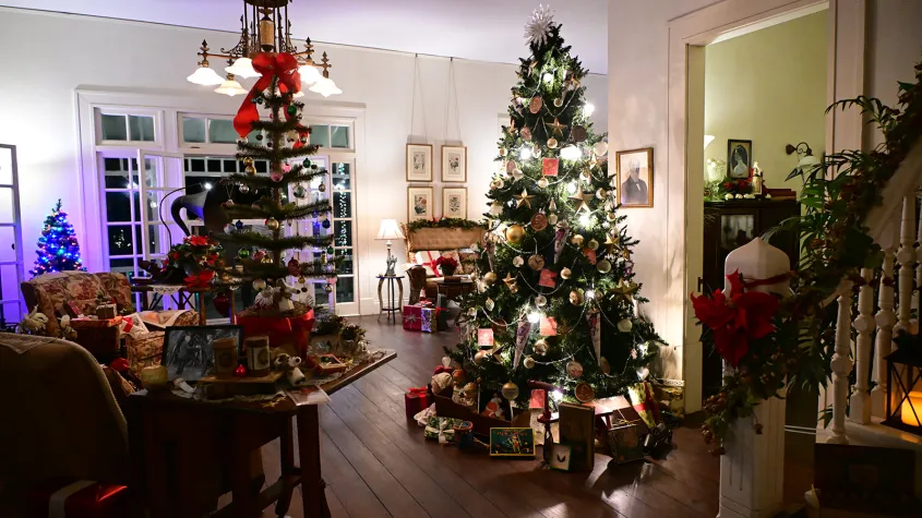 historic home decorated in Christmas lights
