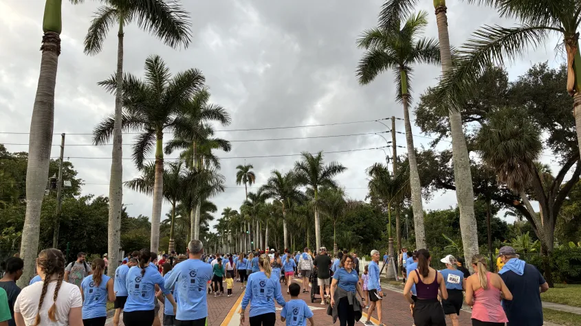 turkey trot participants running through McGregor Blvd